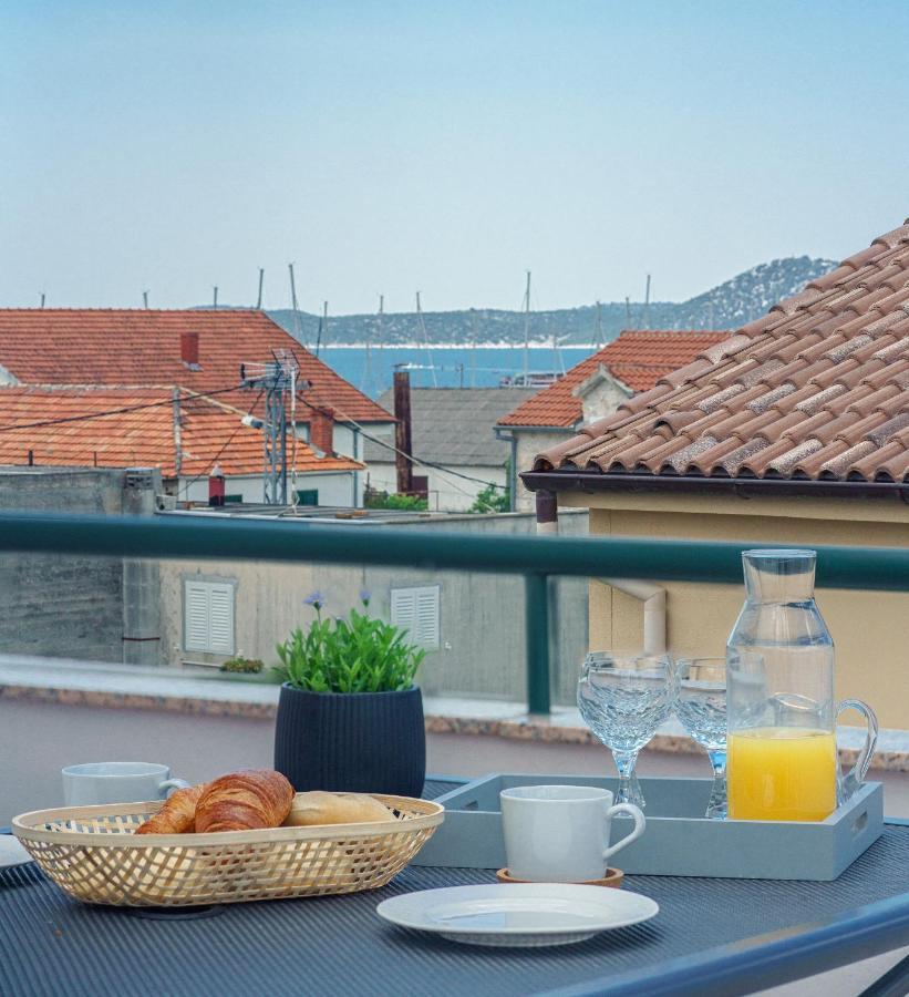 Family Petrov Apartments Vodice Exterior foto