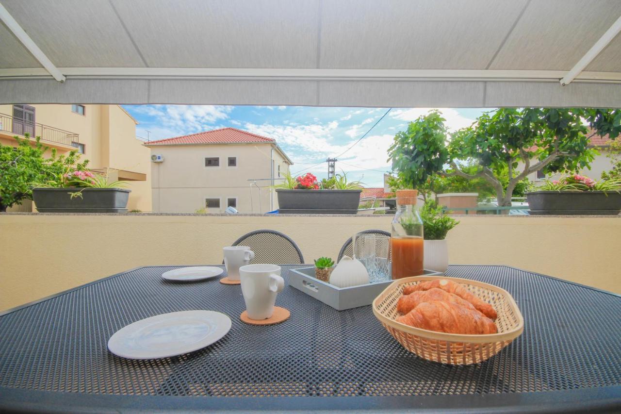 Family Petrov Apartments Vodice Exterior foto